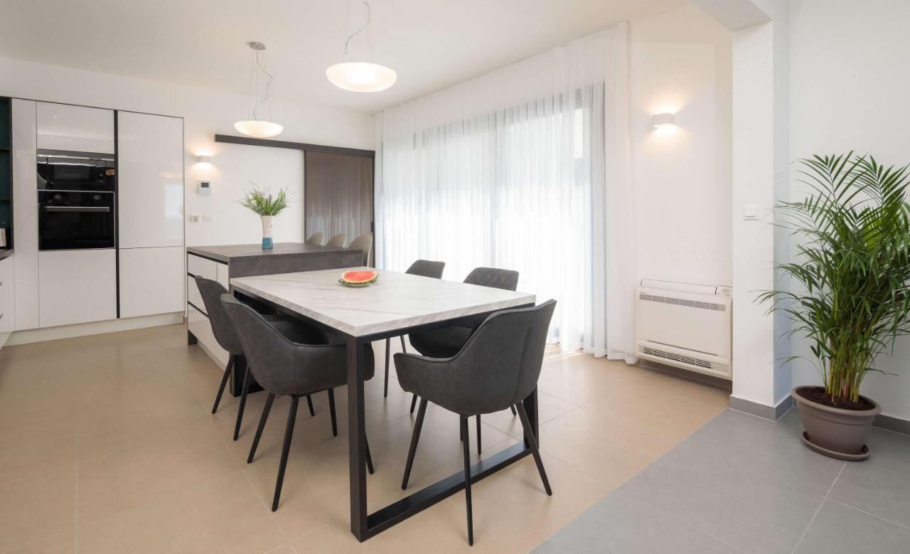 Four Brothers - Middle Floor Apartamento Podstrana